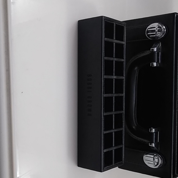 Bobbi Brown leather makeup carrying case - Picture 4 of 8